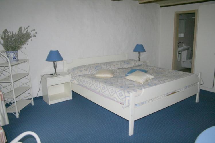 Hotel Zum Alten Schweizer 트완 객실 사진