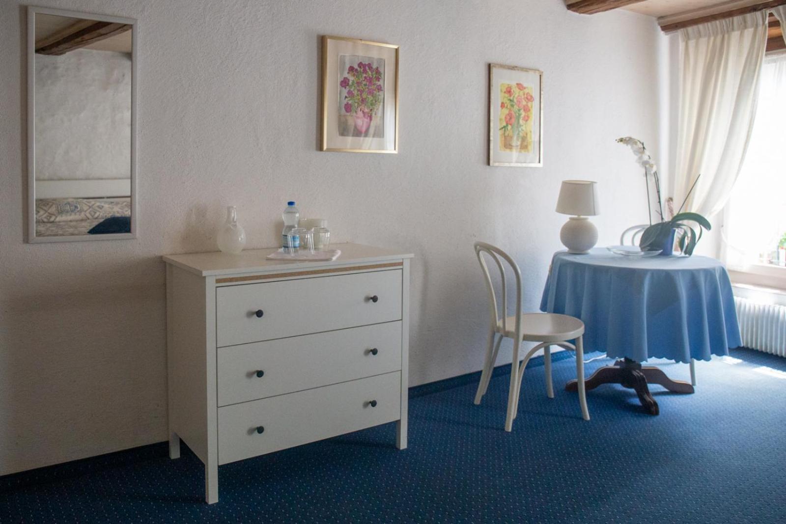 Hotel Zum Alten Schweizer 트완 외부 사진