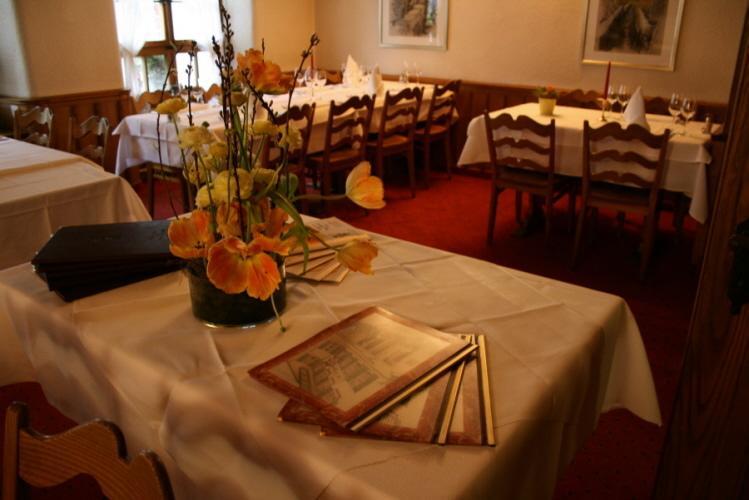 Hotel Zum Alten Schweizer 트완 외부 사진